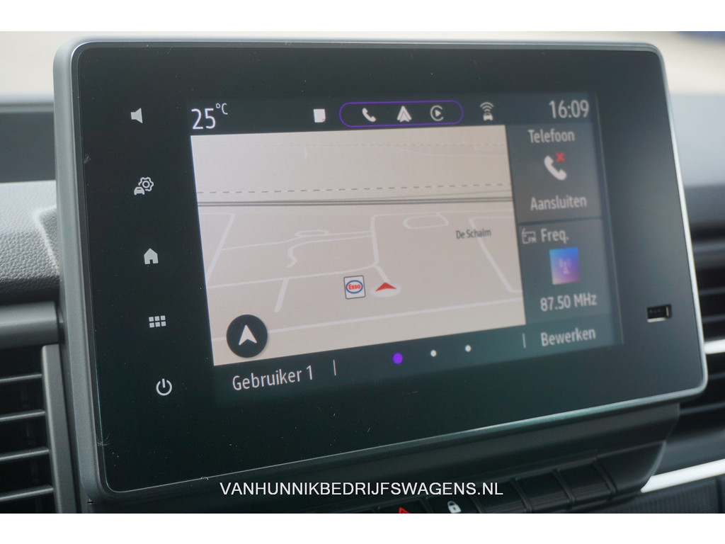 37242407-renault-trafic-11