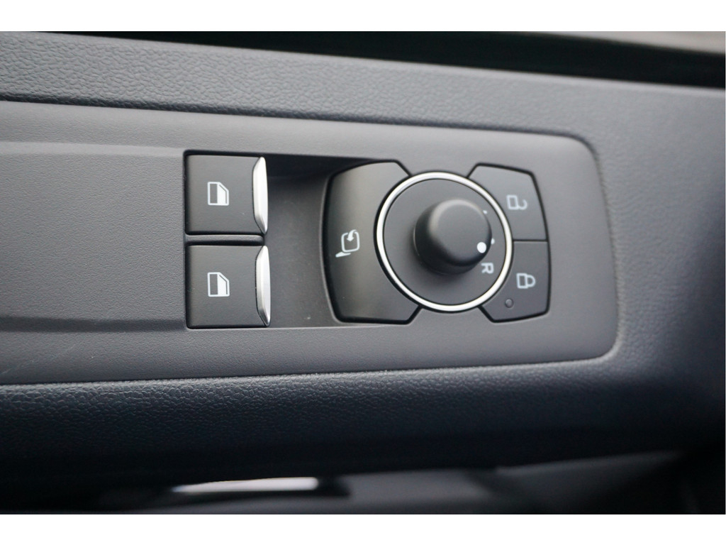 37358810-ford-transit-custom-18