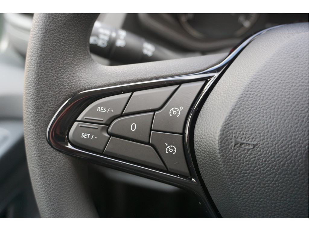 37926122-renault-trafic-14