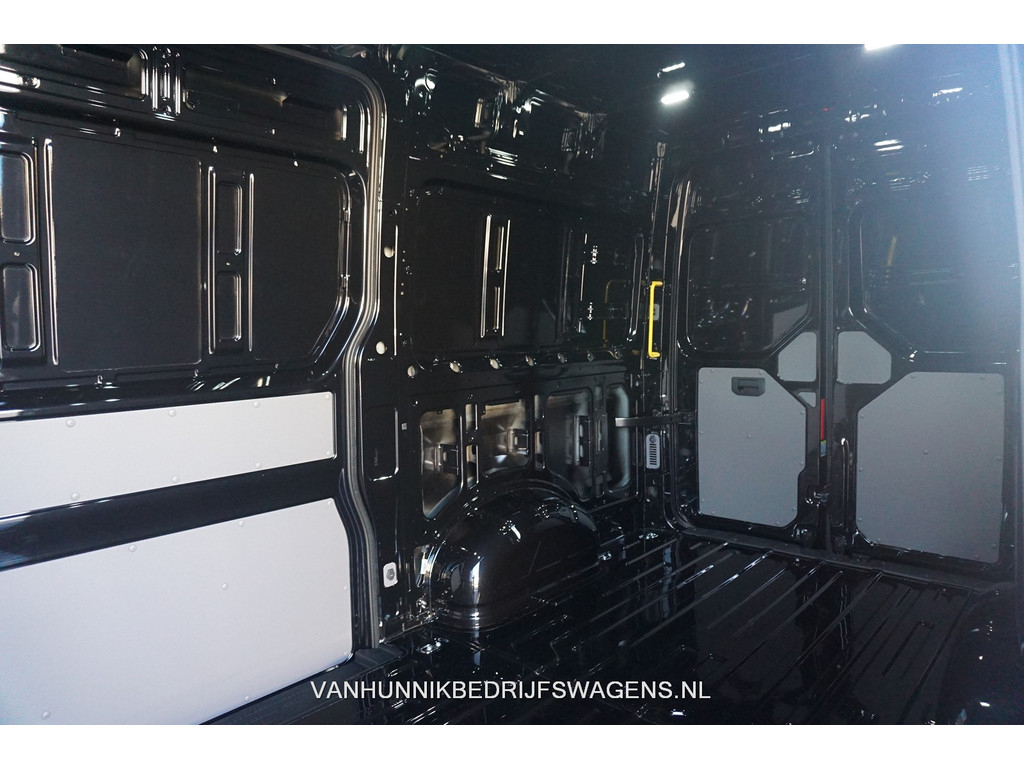 38016725-volkswagen-crafter-8