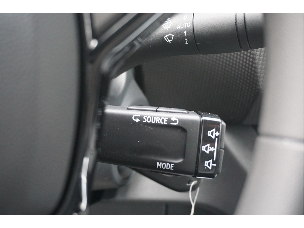 38281705-renault-trafic-19