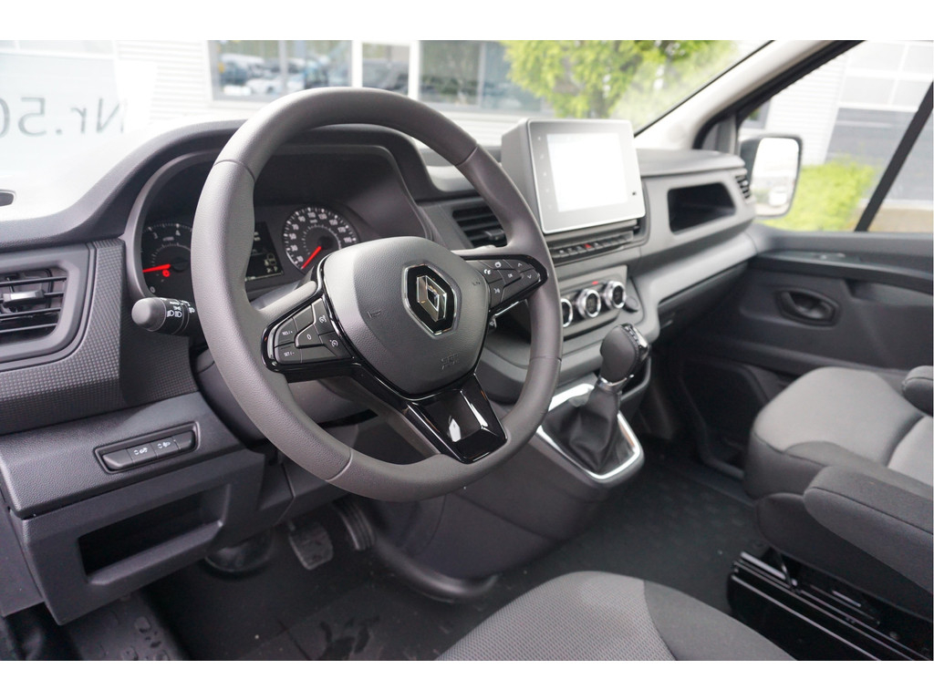 38281705-renault-trafic-8