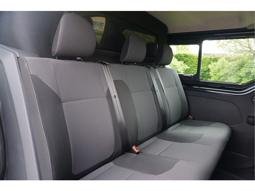 38487506-renault-trafic-16