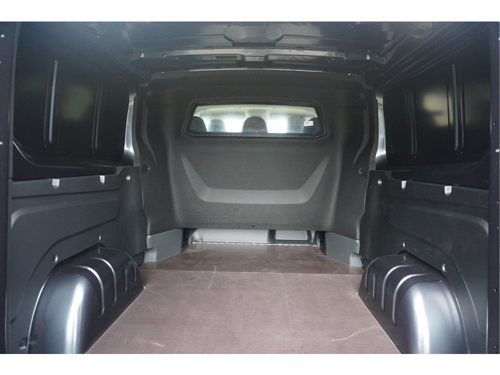 38487506-renault-trafic-7