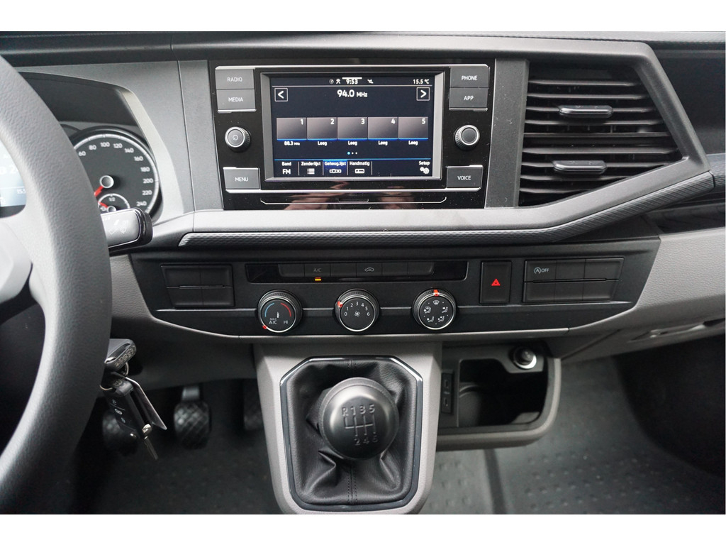 38921718-volkswagen-transporter-11