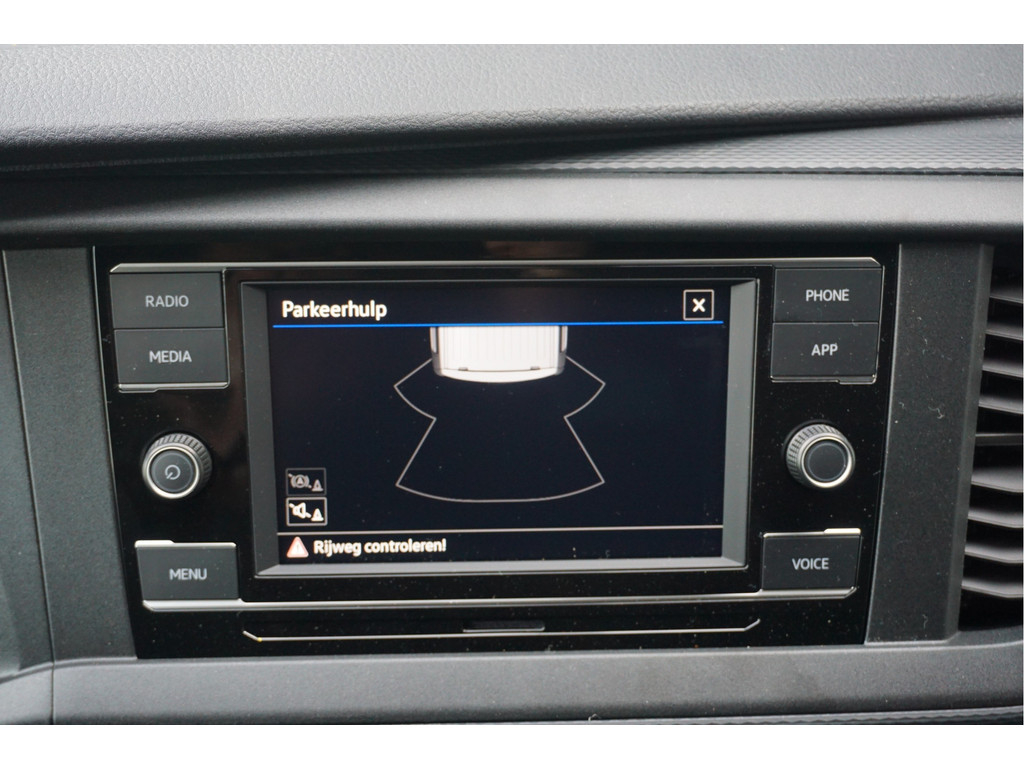 38921718-volkswagen-transporter-13