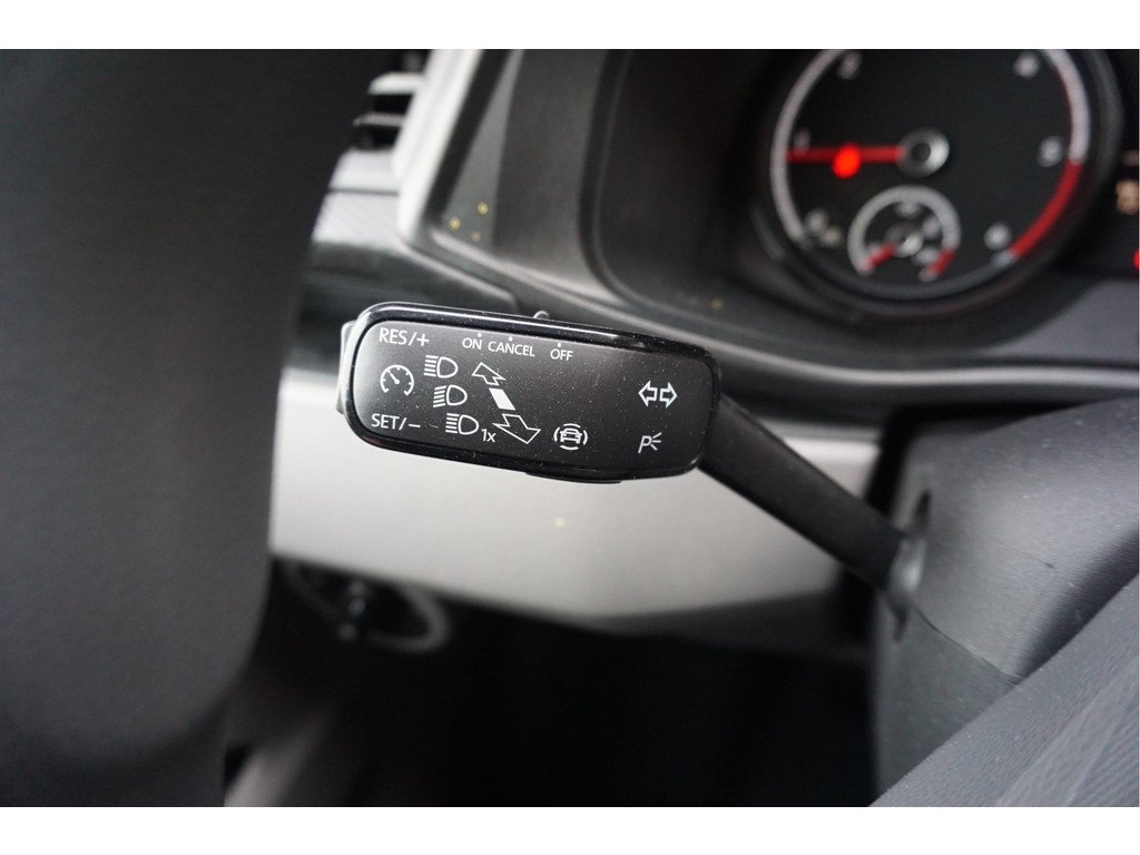 38921718-volkswagen-transporter-15