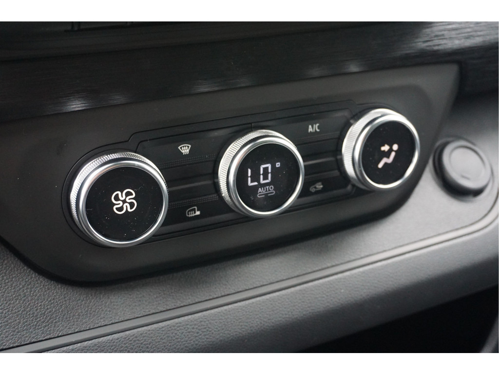 40347503-renault-trafic-15