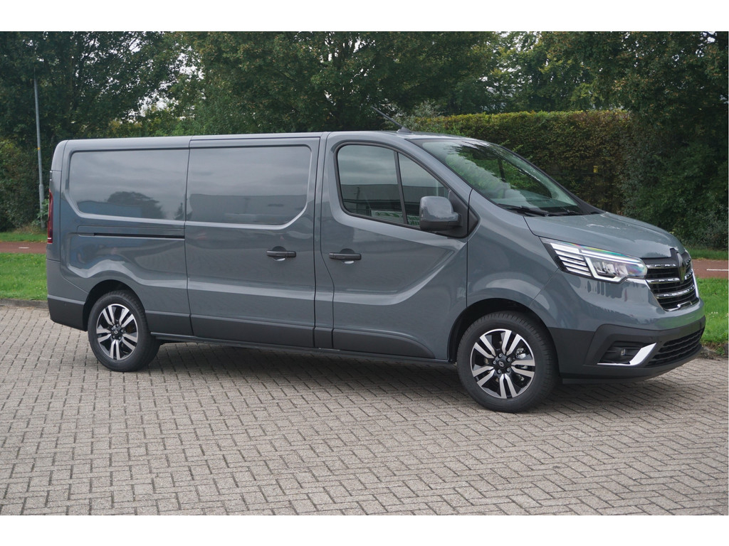 40347809-renault-trafic-6