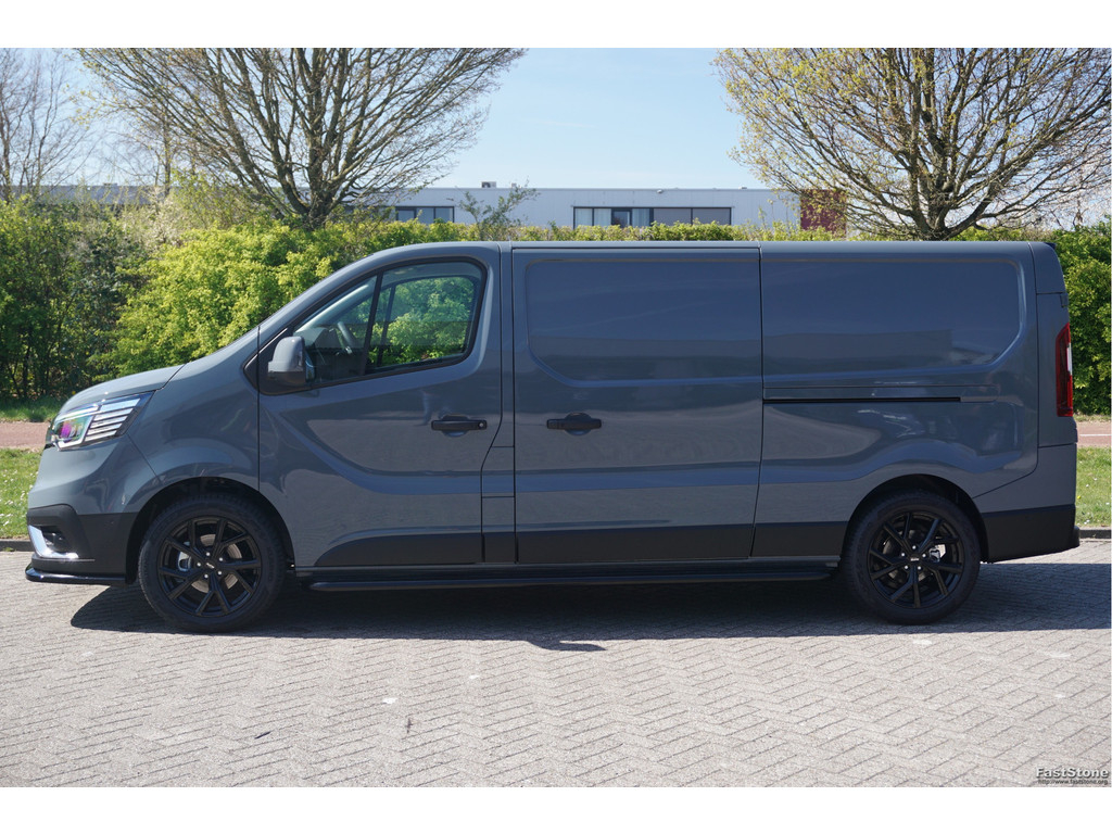 40347817-renault-trafic-3