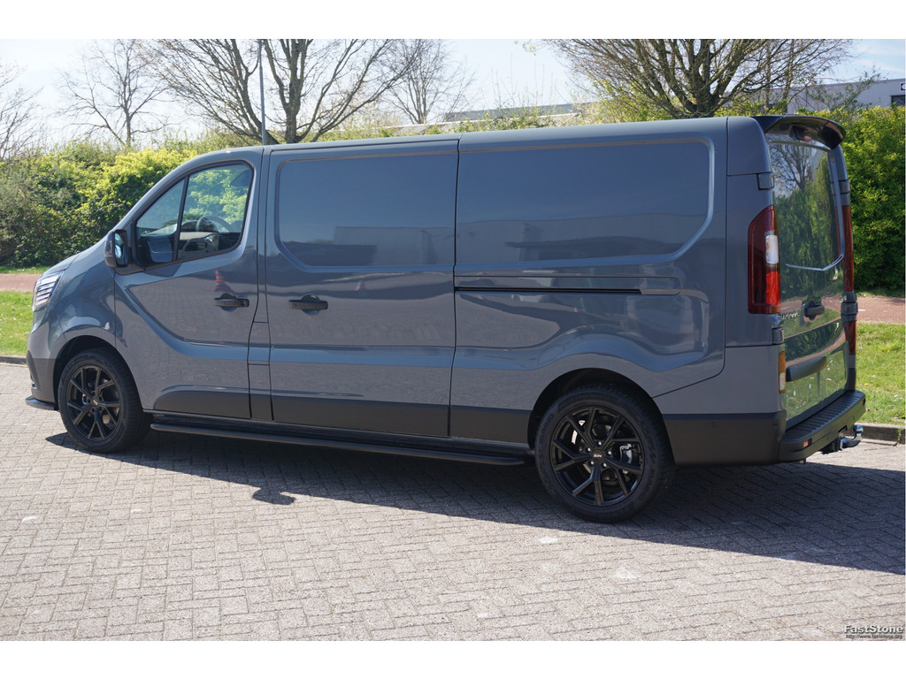 40347817-renault-trafic-4