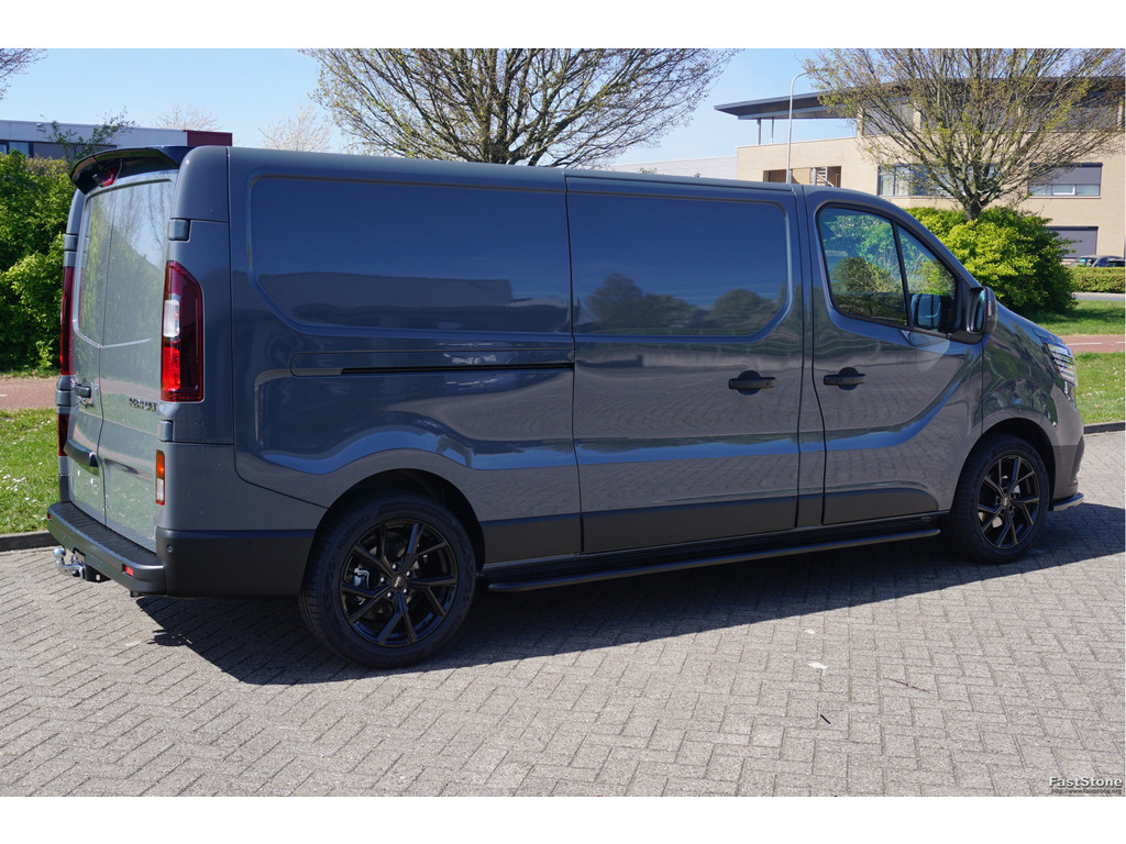 40347817-renault-trafic-5