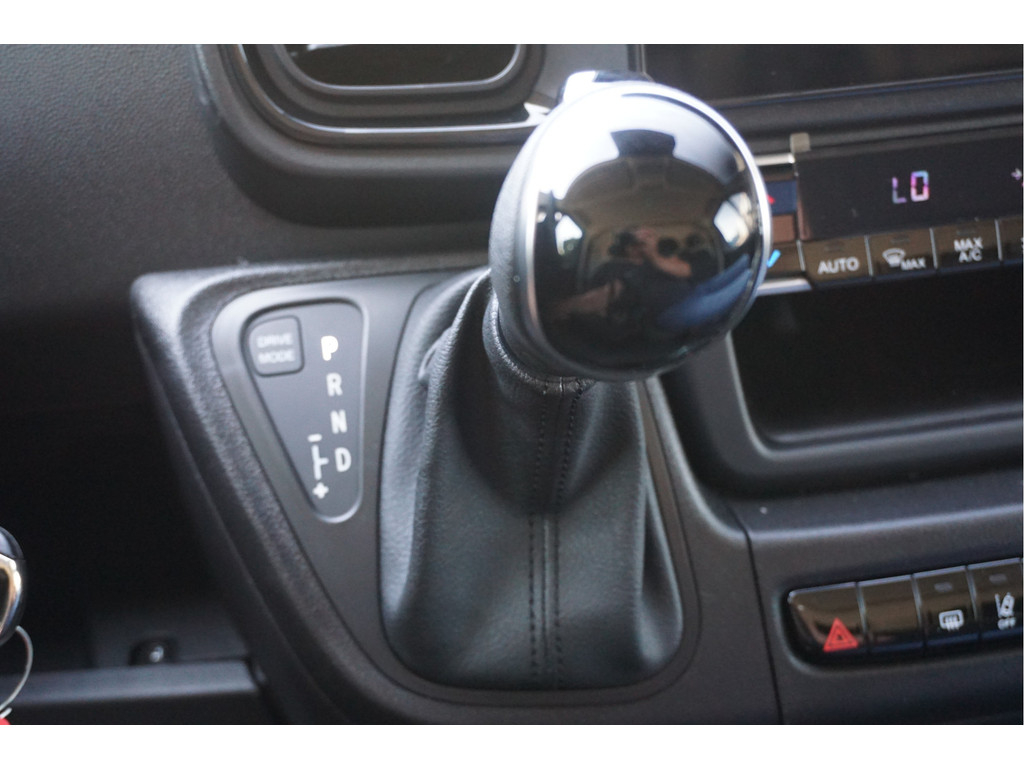 42122679-peugeot-boxer-16