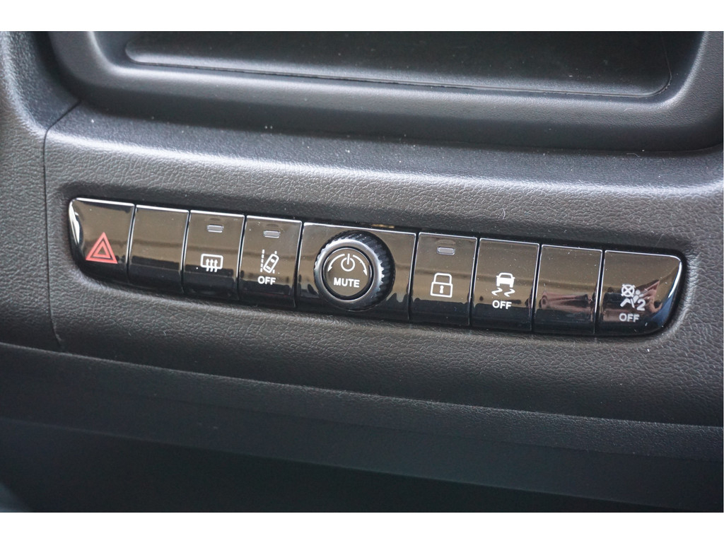 42123491-peugeot-boxer-16