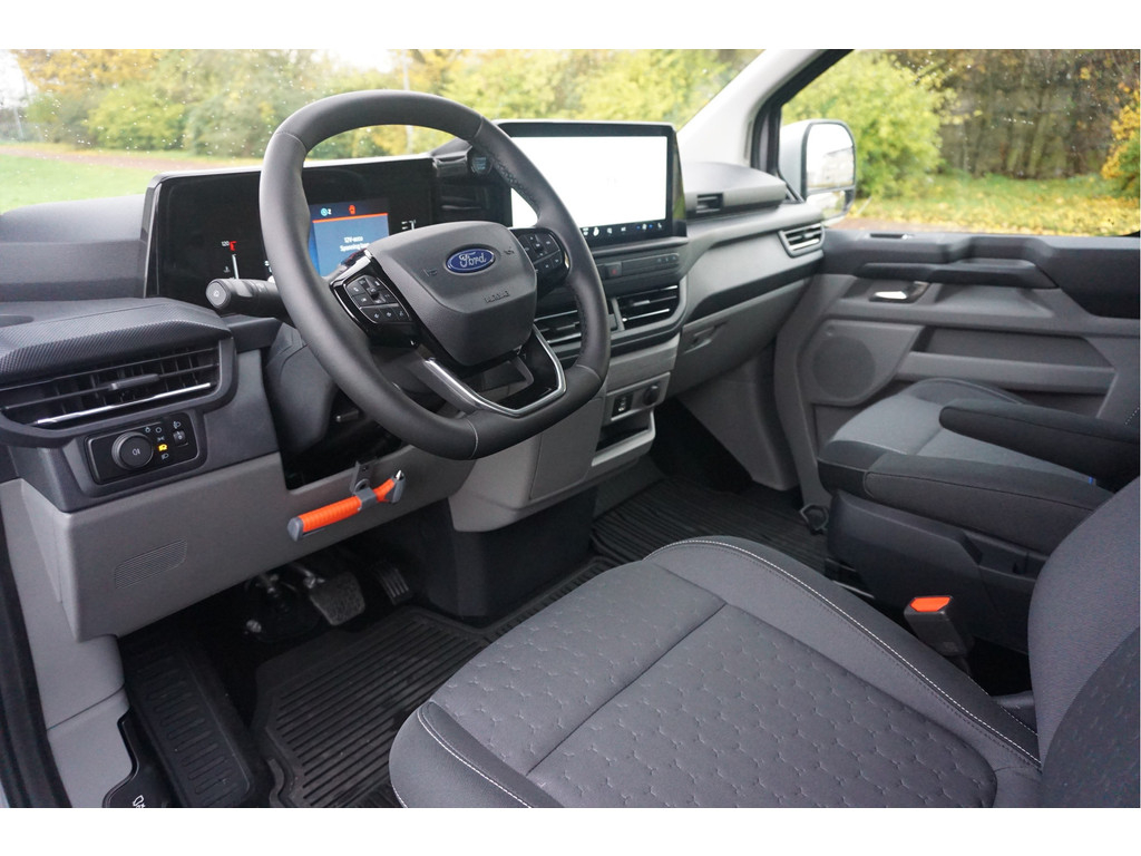 42215397-ford-transit-custom-8