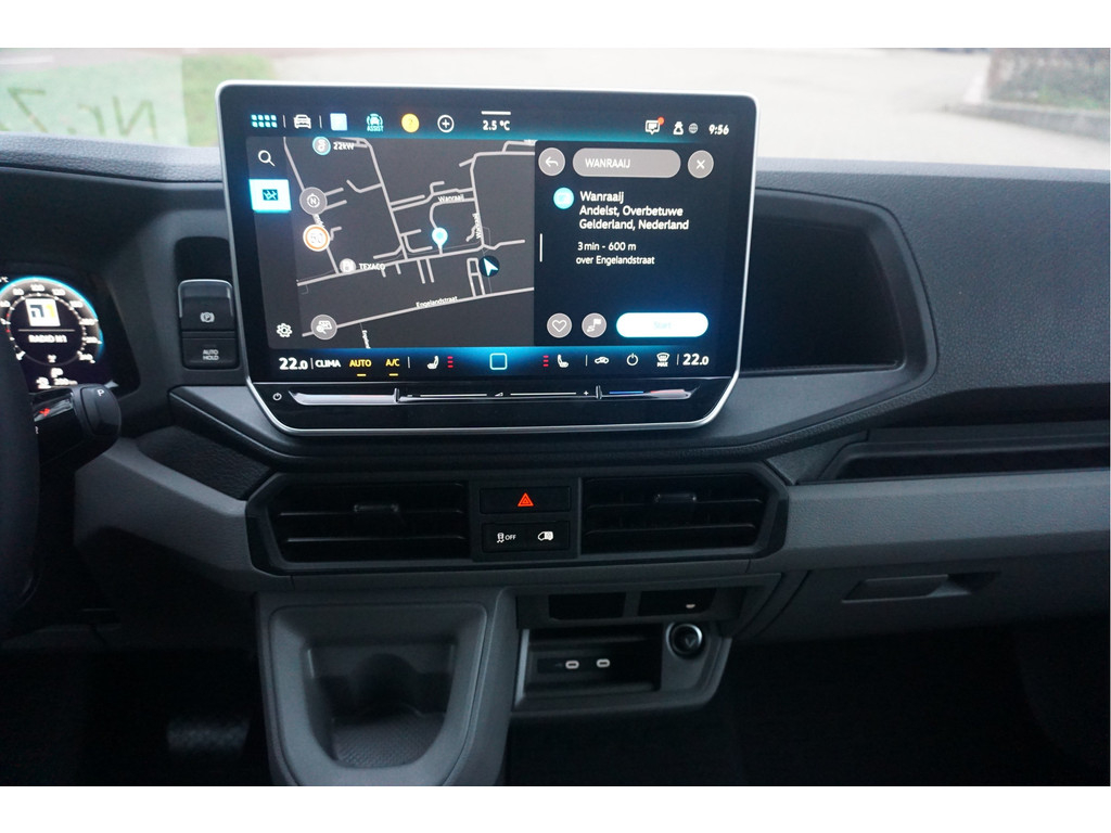 42671975-volkswagen-crafter-11