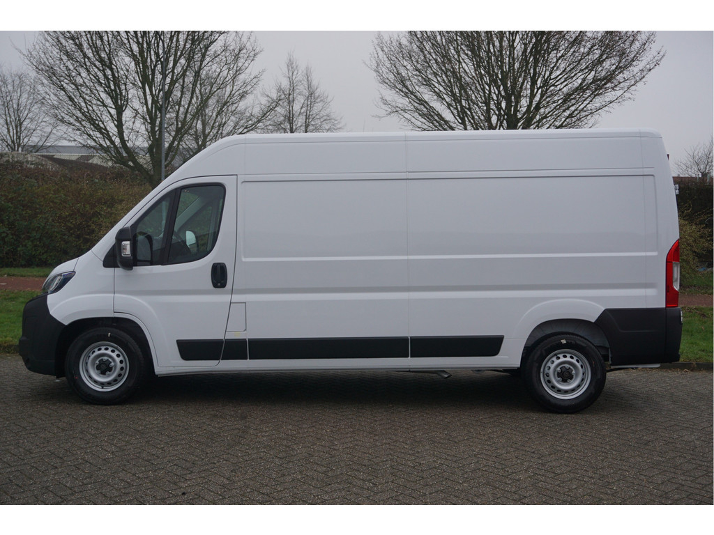 42945397-peugeot-boxer-2