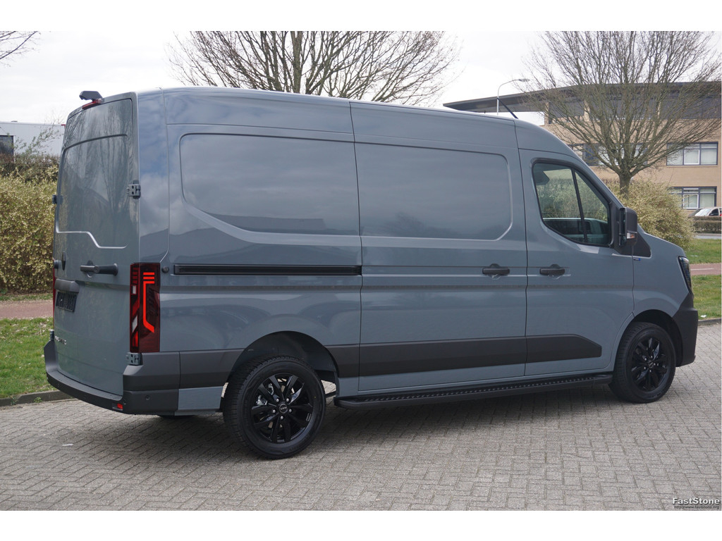 43184505-renault-master-5