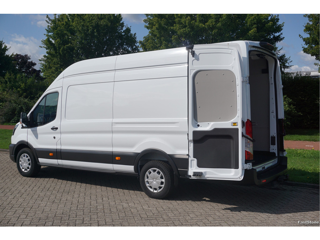 45143311-ford-transit-4