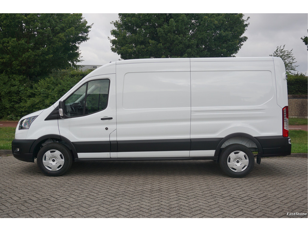 45257180-ford-transit-2