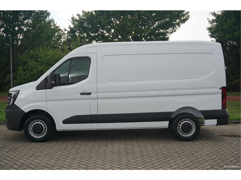 46563260-nissan-interstar-2