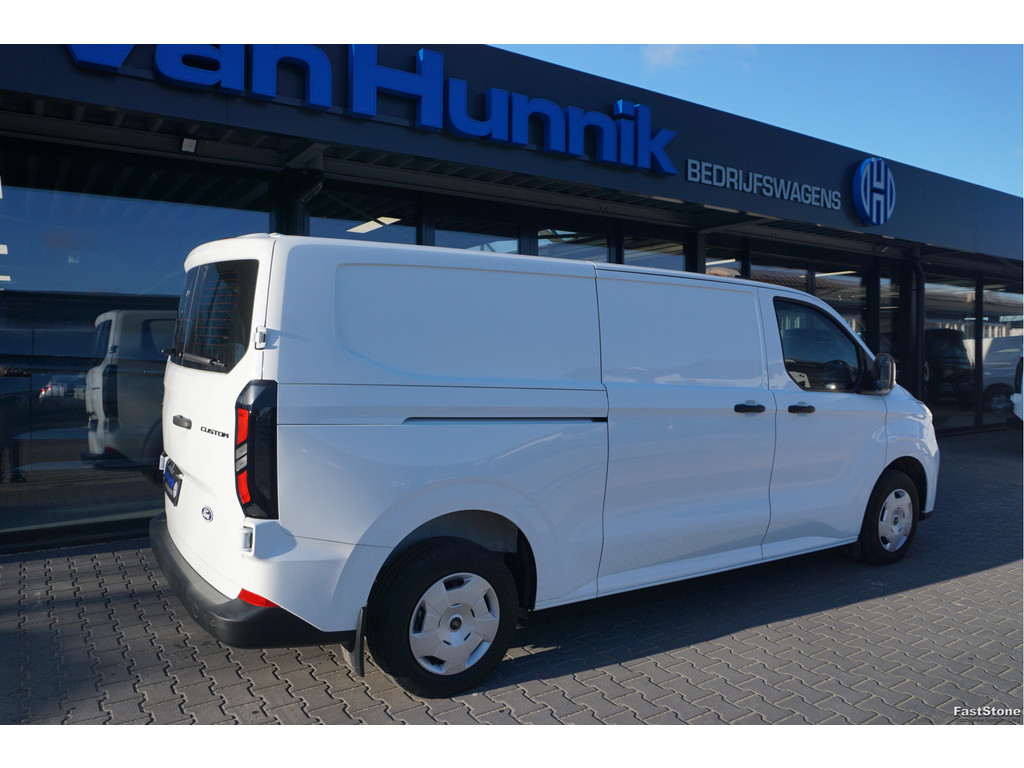 47088143-ford-transit-custom-4