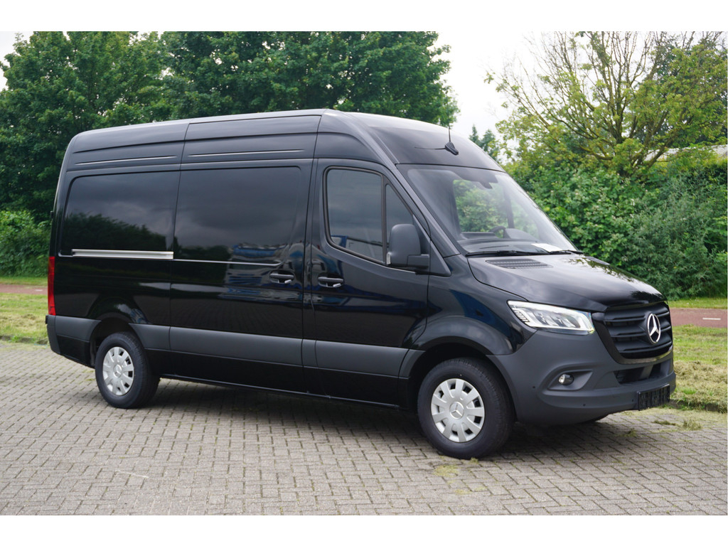 47569207-mercedes-benz-sprinter-4