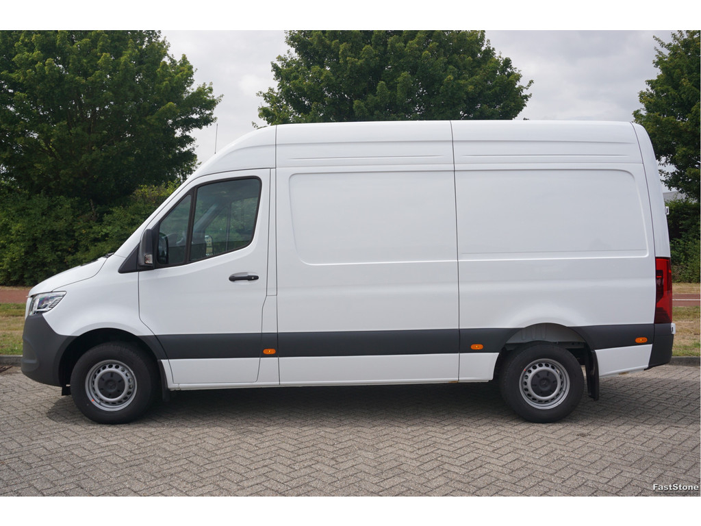 47569334-mercedes-benz-sprinter-2
