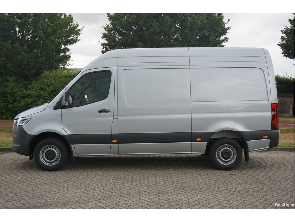 47569390-mercedes-benz-sprinter-2