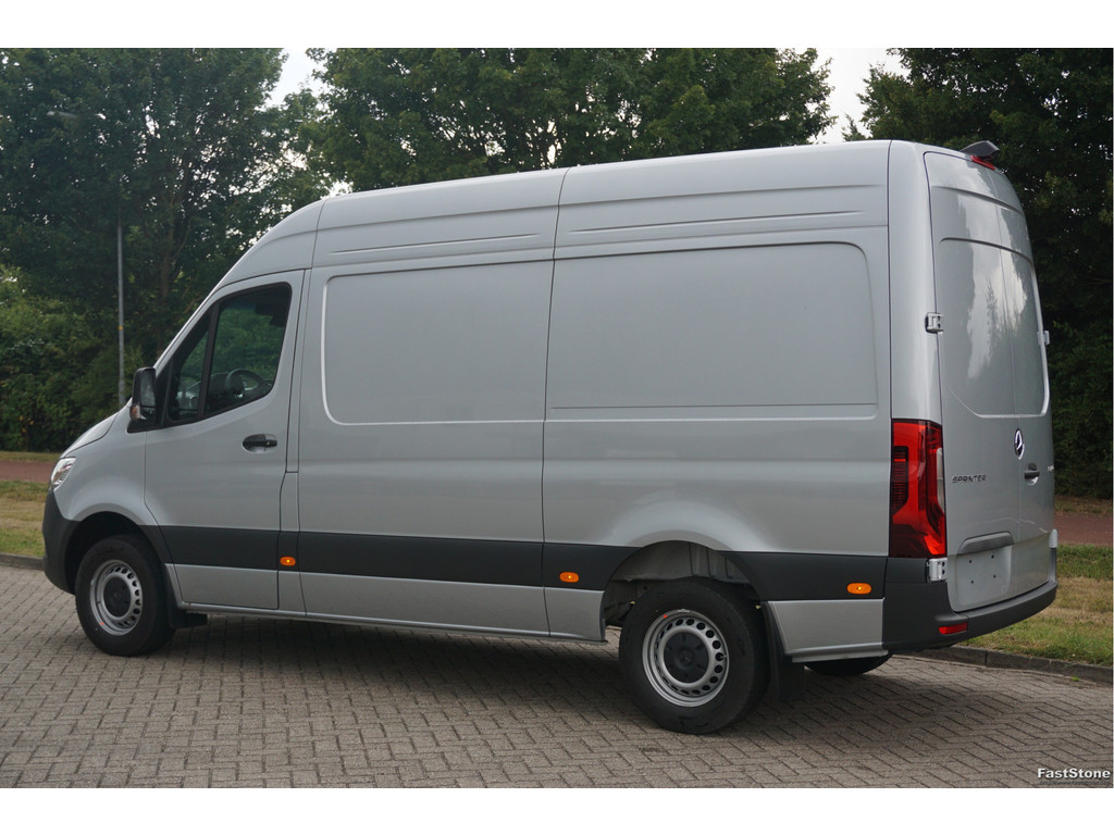 47569390-mercedes-benz-sprinter-3