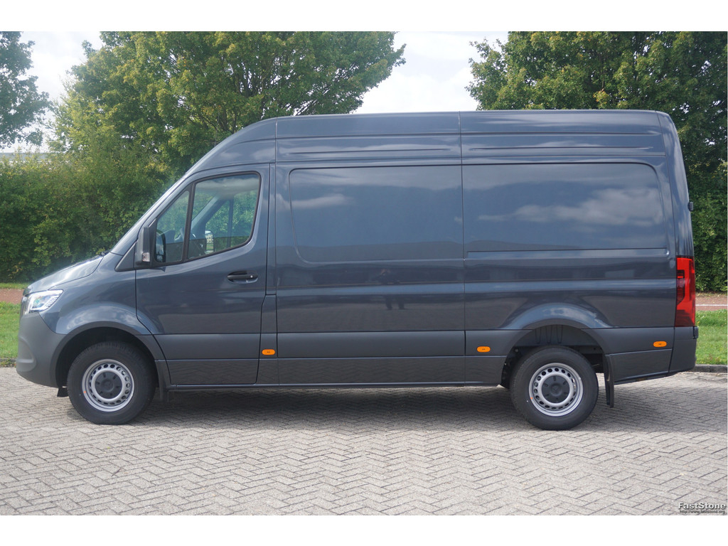 47642977-mercedes-benz-sprinter-2