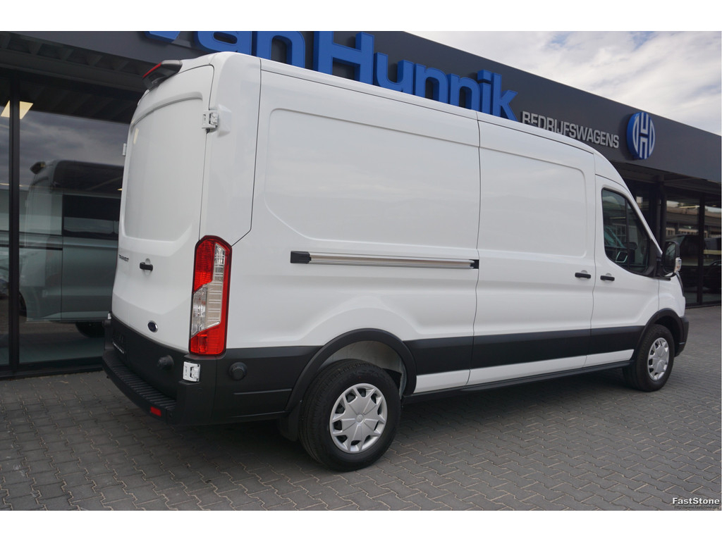 47981922-ford-transit-4