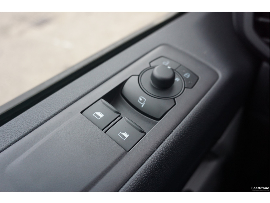 48131287-ford-transit-custom-17