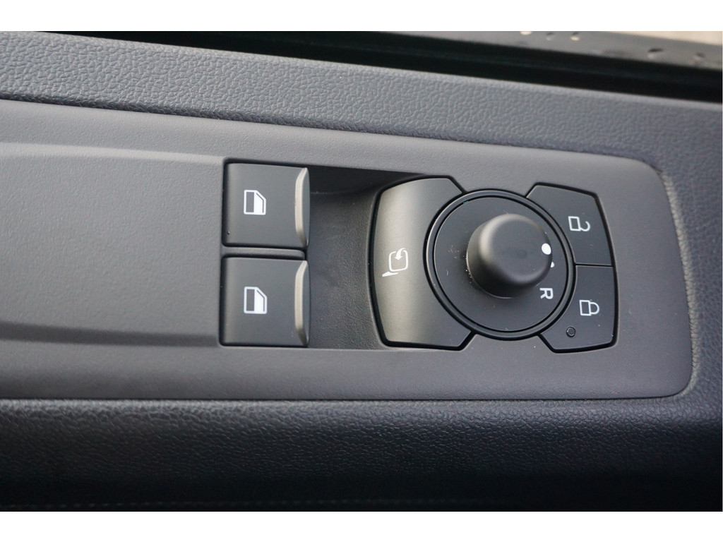 48250545-ford-transit-custom-19