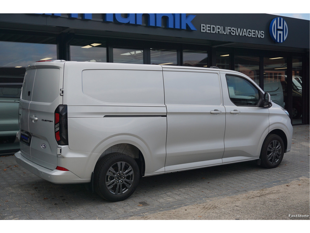 48287413-ford-transit-custom-4