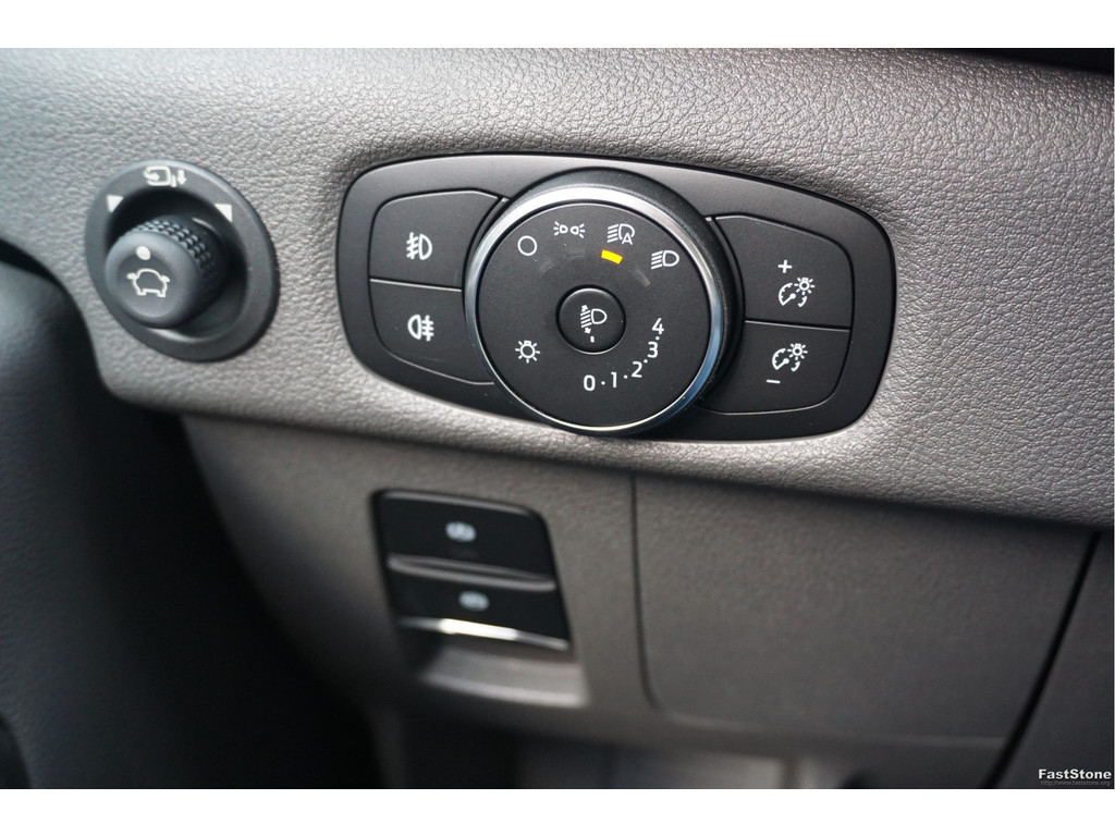 48948063-ford-transit-16