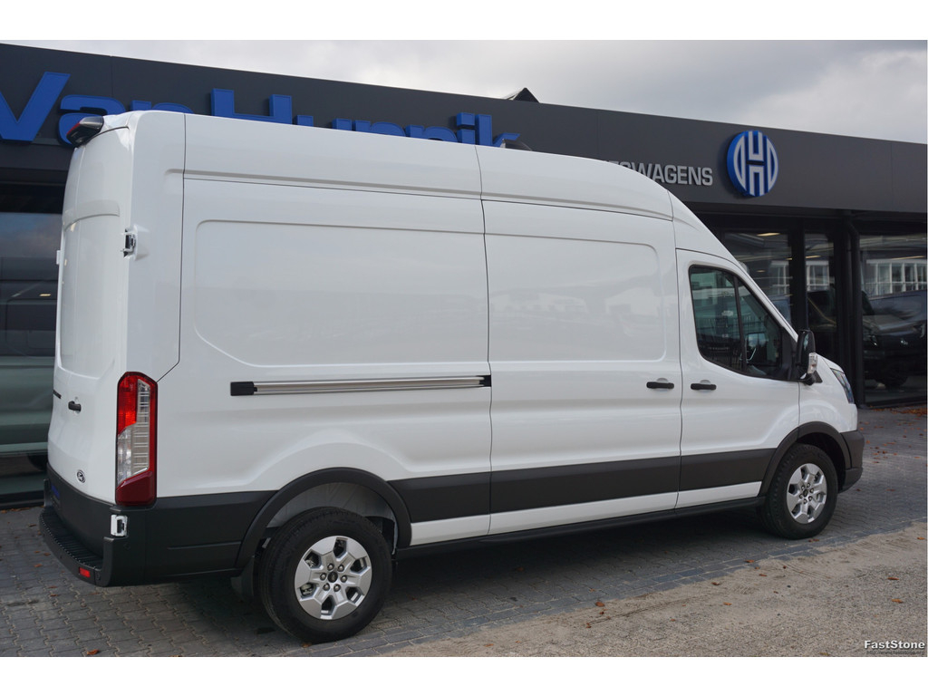 48948104-ford-transit-4