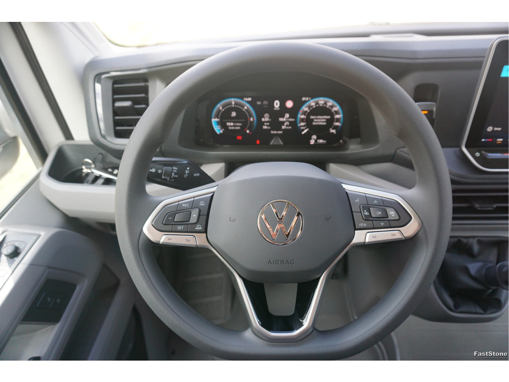 49277258-volkswagen-crafter-10