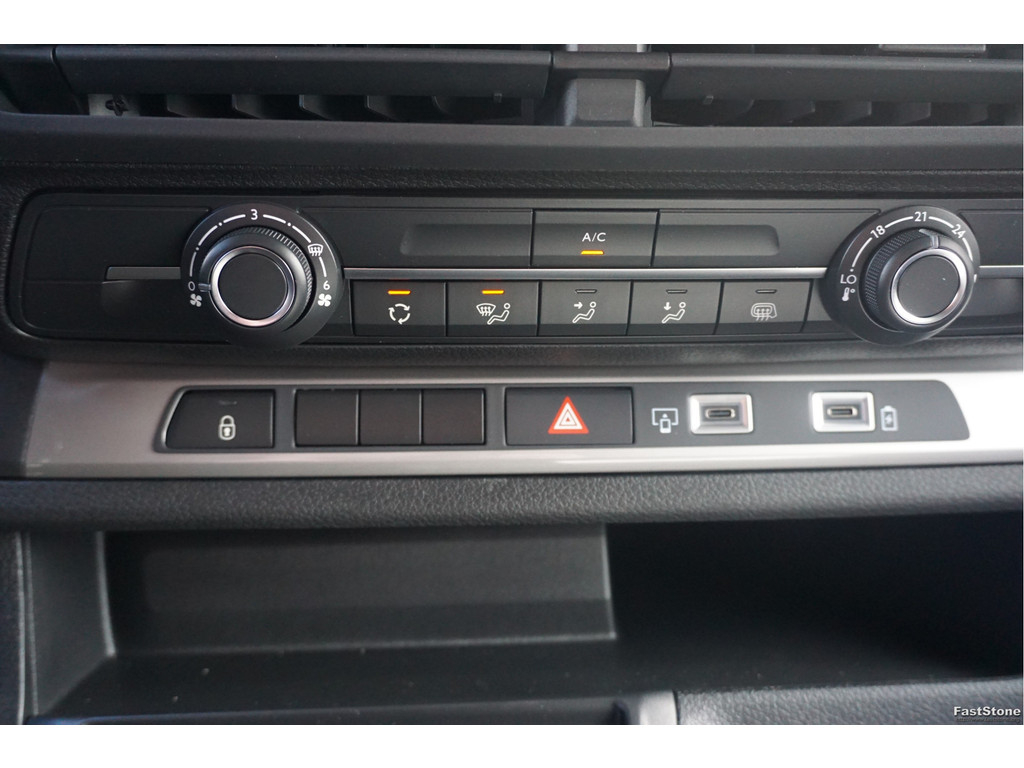 49621514-citroen-jumpy-16