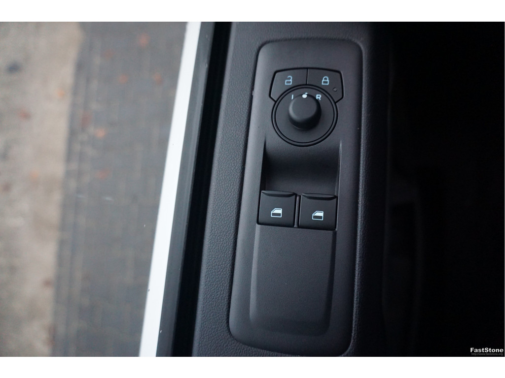 49650582-ford-transit-custom-15