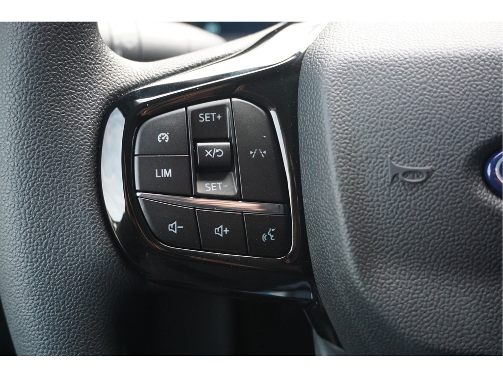 50985807-ford-e-transit-custom-13