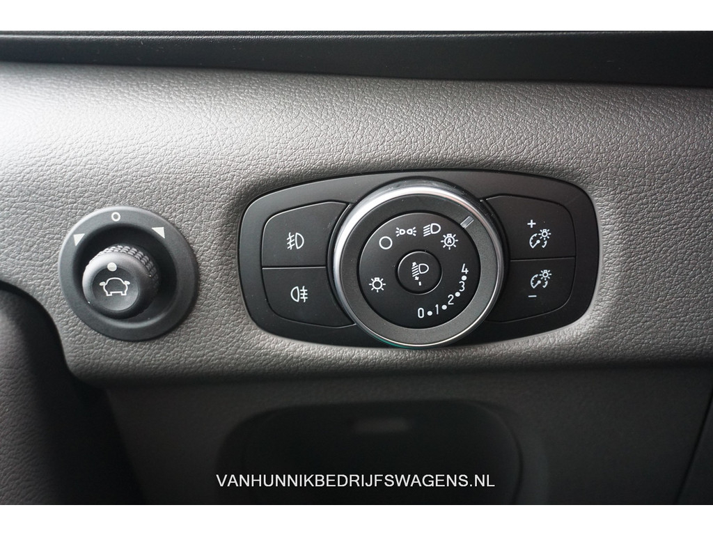 51415053-ford-transit-4