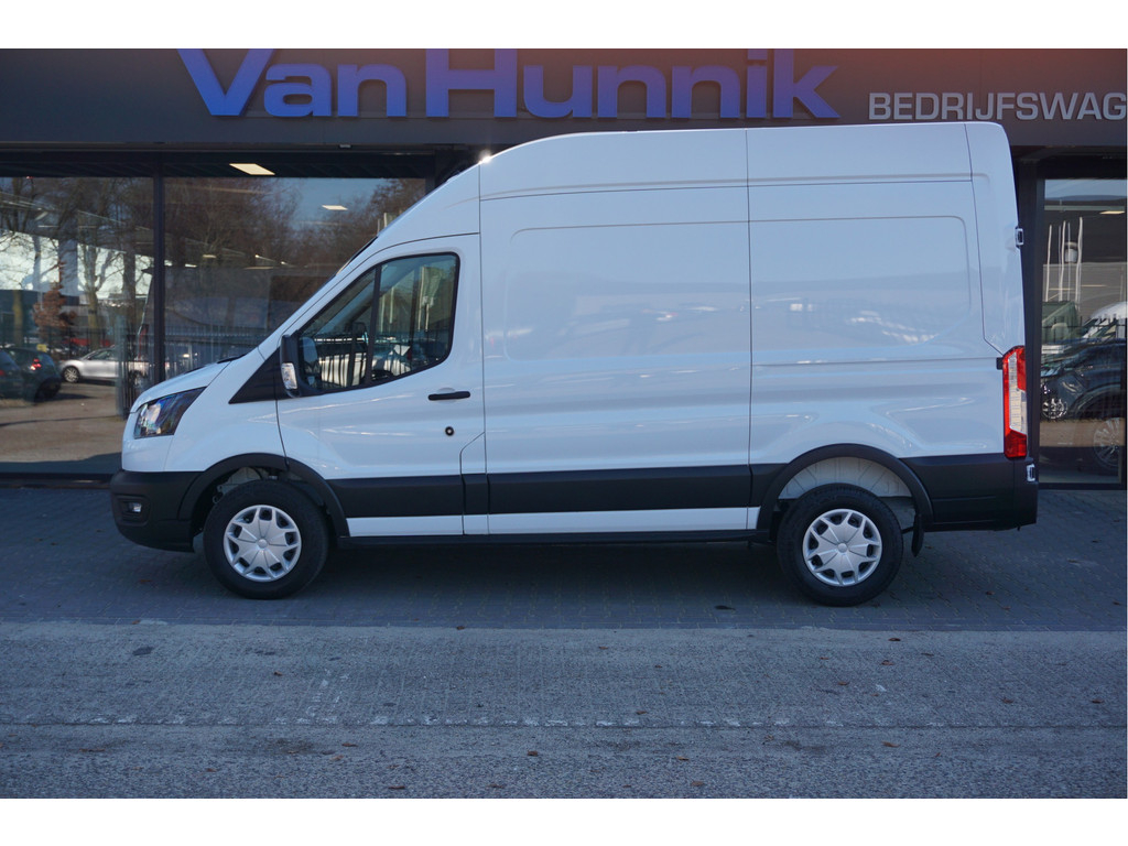 52166990-ford-transit-2