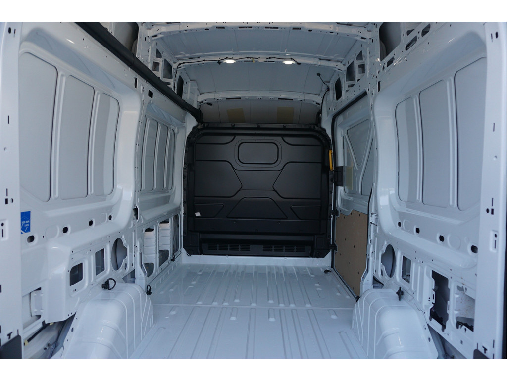 52166990-ford-transit-7