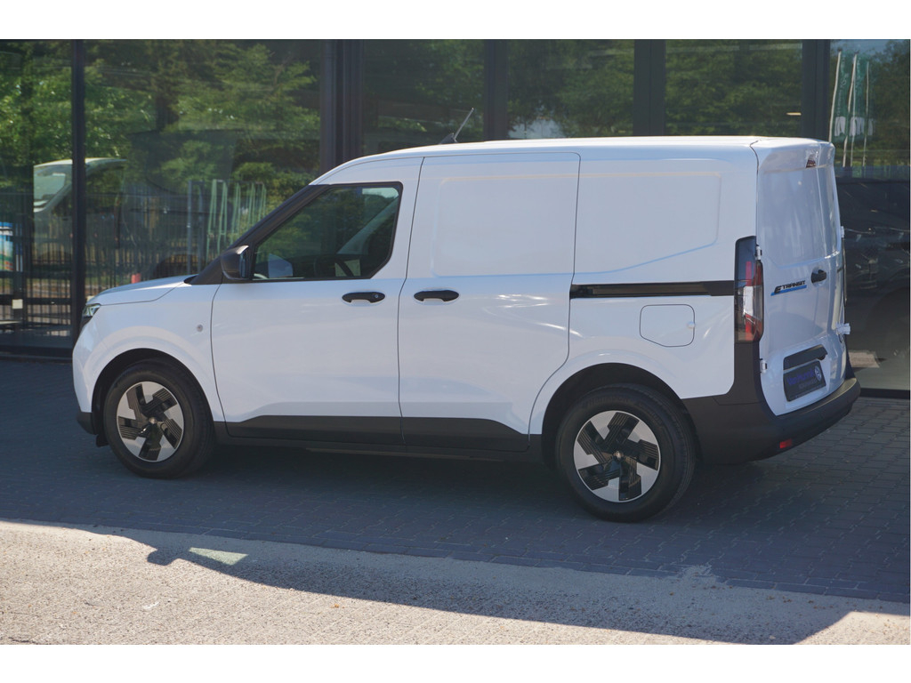 53163362-ford-transit-courier-3