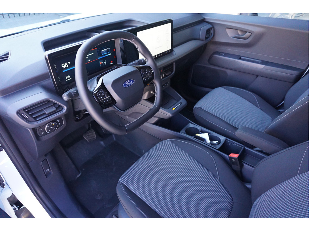 53308713-ford-transit-courier-8