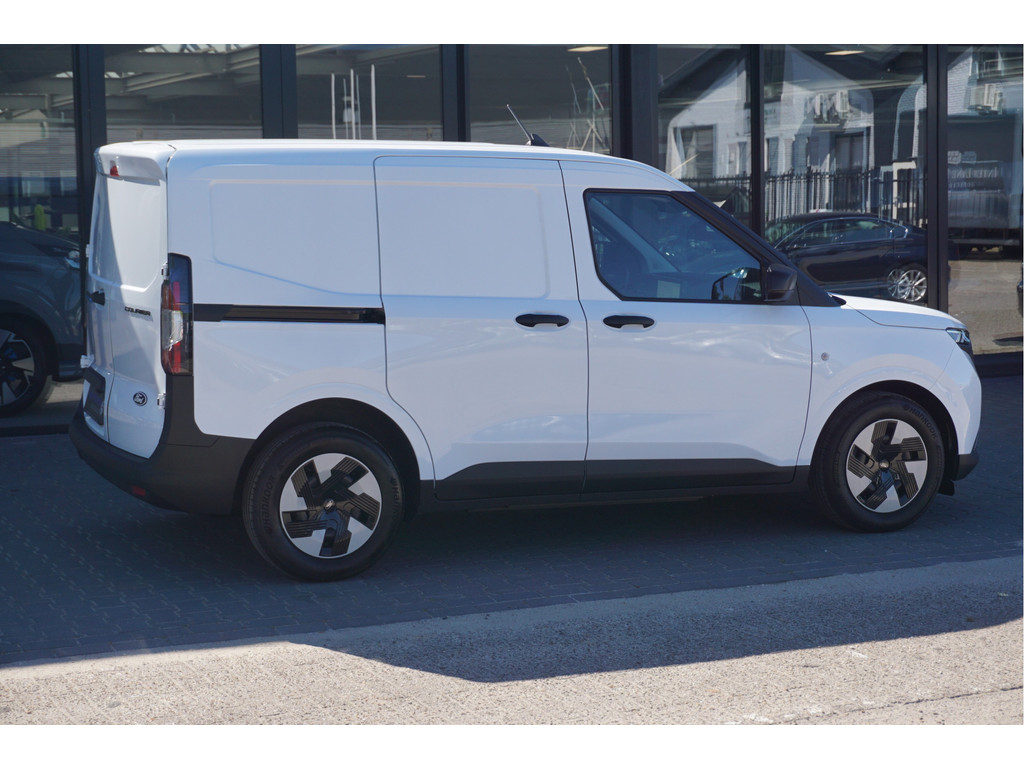 53308723-ford-transit-courier-4