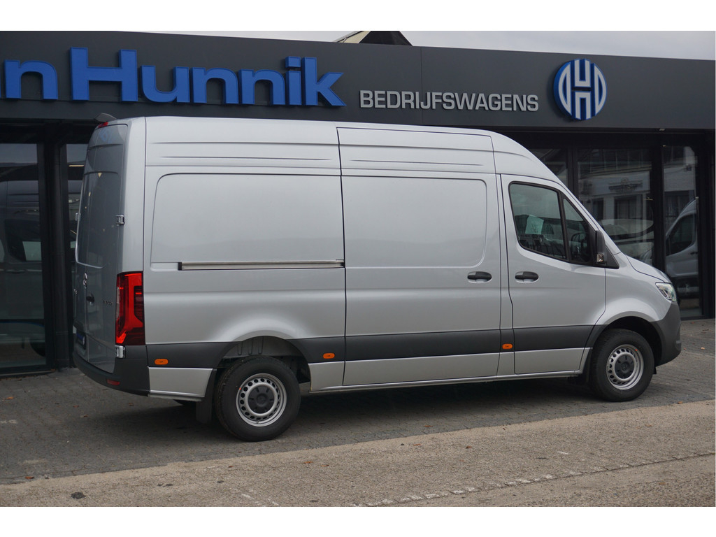 53900492-mercedes-benz-sprinter-4