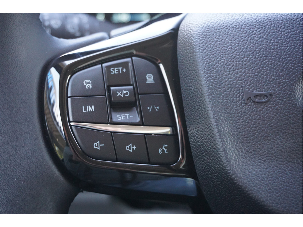 53908071-ford-transit-custom-22