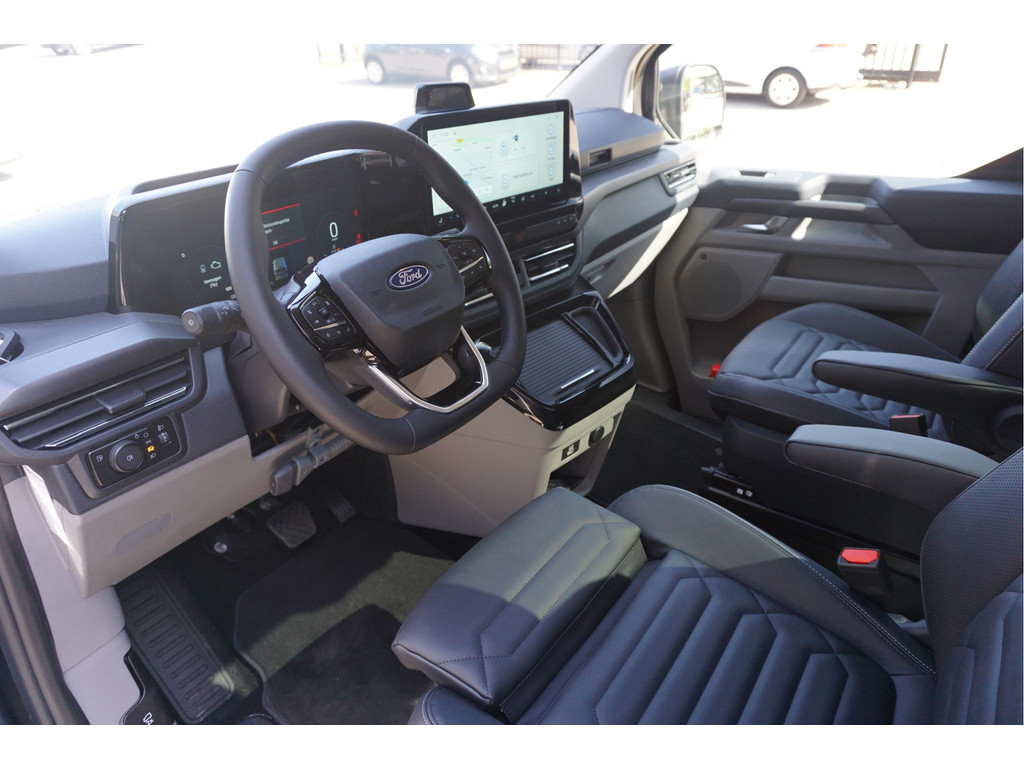 53908858-ford-transit-custom-7